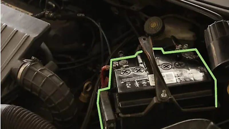 كيفية شحن بطارية سيارة ضعيفة على الطرق