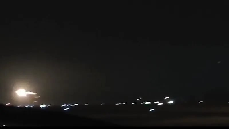 لحظة تحطم مقاتلة من طراز F/A-18D في ماليزيا..فيديو