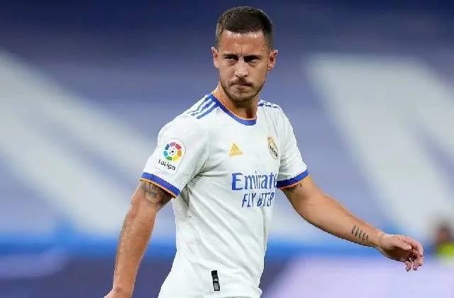 هازارد يدرس الاعتزال