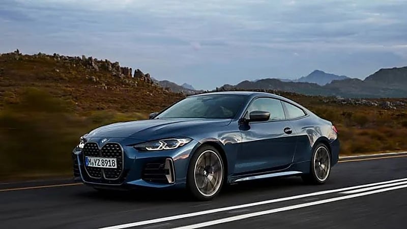 بالصور.. 5 سيارات سيدان متوسطة هي الأغلى من نوعها في المملكة