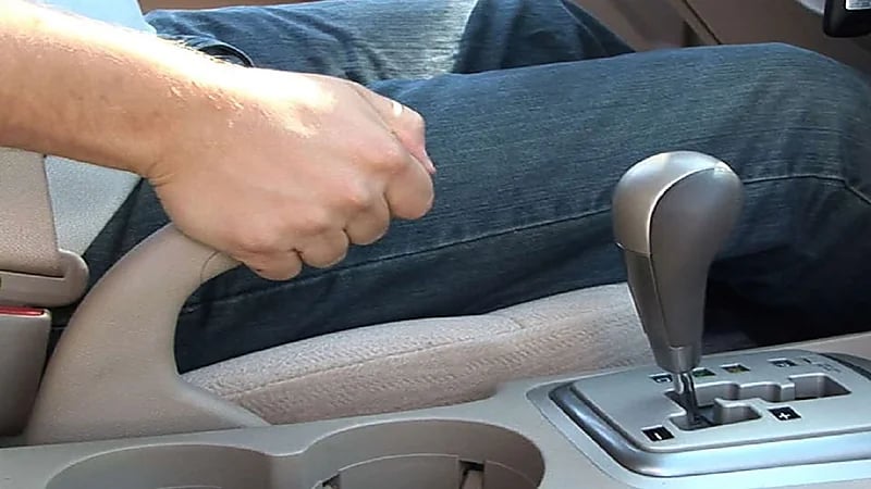 أسباب أصوات صفير فرامل السيارة وطرق حلها