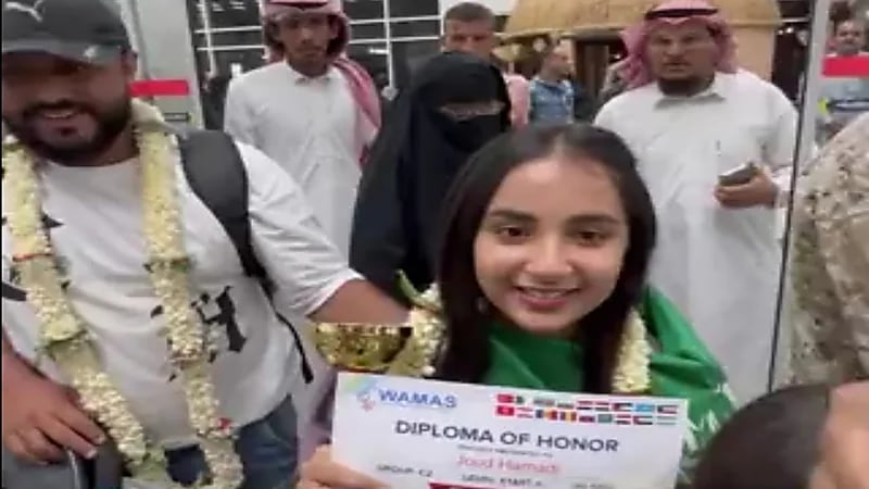 استقبال وصيفة العالم في الحساب الذهني بالفل والورود بجازان .. فيديو