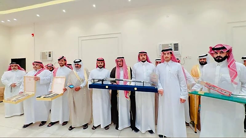 تكريم محمد الجعيب بعد إنقاذه لأسرة الشهري من حادث مروع.. فيديو