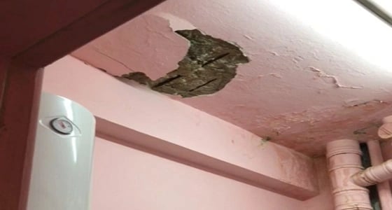 سقوط جزء من سقف دورة مياه مبنى تعليمي بالرياض