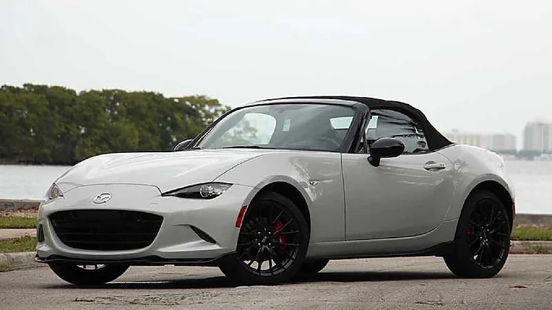 مازدا تطرح مياتا MX-5 حصريًا بناقل حركة يدوي
