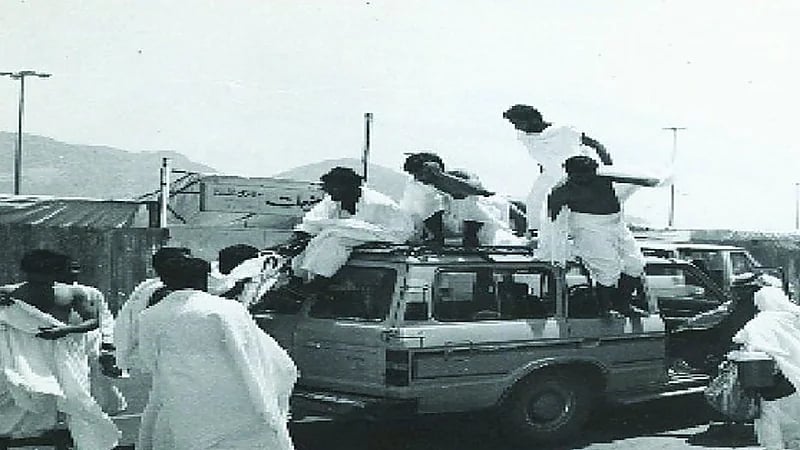 صورة لسيارة تنقل الحجاج قبل 26 عاما