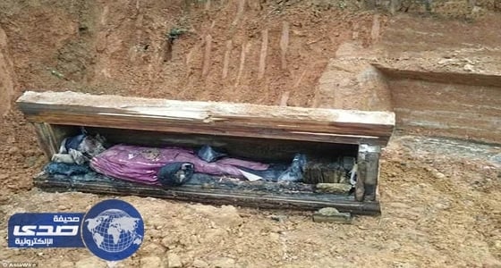بالصور.. عمال بناء يعثرون على جثة صيني محفوظة داخل نعش منذ قرون
