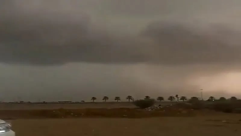 بالفيديو.. مشهد لسحابة سوبرسل غرب الخرمة