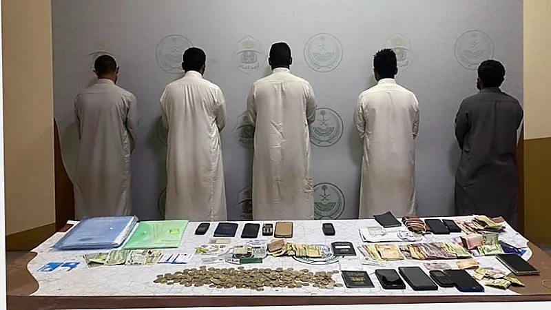 القبض على 4 أشخاص استغلوا أطفال معاقين في التسول بجدة