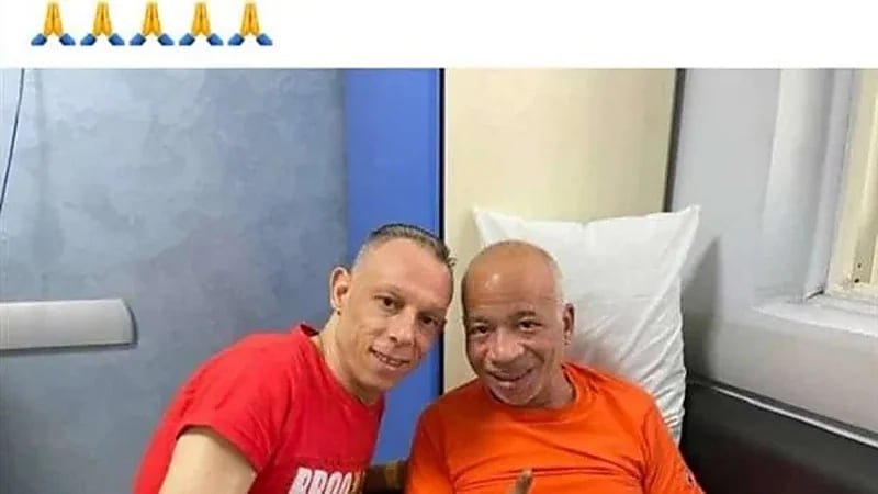 أول ظهور للفنان شريف دسوقي من المستشفى بعد بتر قدمه 