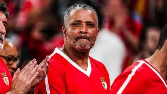 لاعب بنفيكا وباريس السابق يقود سيارة أوبر بسبب الديون