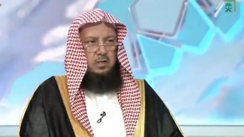 بالفيديو.. حكم من أفطر في رمضان بالمطار ورأى الشمس بعد إقلاع الطائرة به