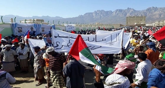 بالفيديو والصور.. انتفاضة أهالي " سقطرى " دعما للإمارات