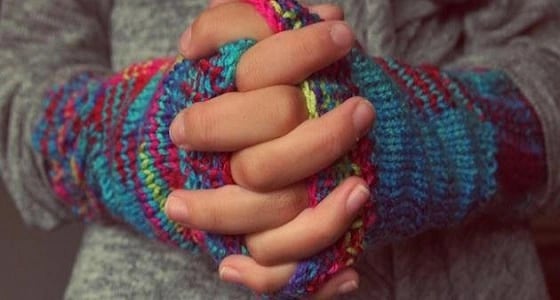 ضعف الغدة الدرقية أبرزهم.. 3 أسباب مشهورة لبرودة اليدين