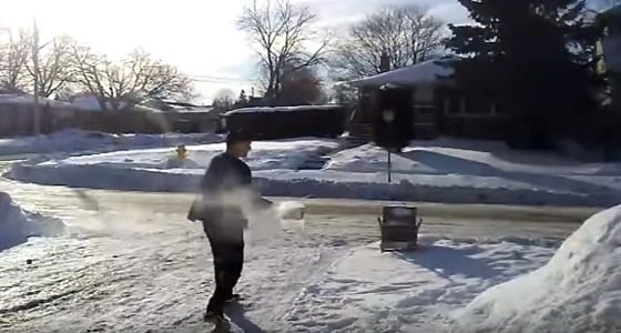 شاهد ..تحول الماء المغلي لسحابة ثلجية في أقل من ثانية