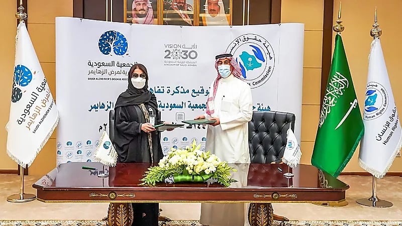 "حقوق الإنسان" وجمعية ألزهايمر توقّعان مذكرة تفاهم