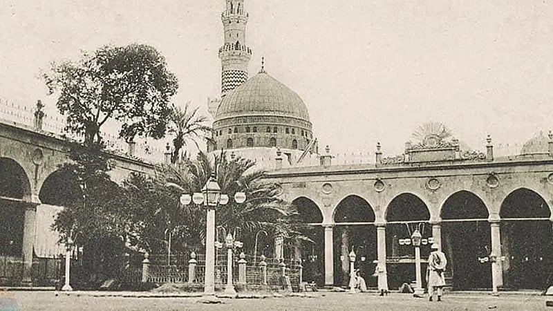 مقطع من التاريخ لأول بث صوتي مباشر لـ أذان صلاة العشاء من المسجد النبوي الشريف