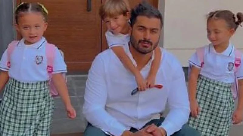 توأم الدكتورة خلود يخطف الأنظار ويلقى تفاعلاً واسعًا في أول يوم دراسي