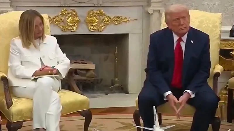 ترامب يقع في موقف محرج أمام رئيسة الوزراء الإيطالية .. فيديو
