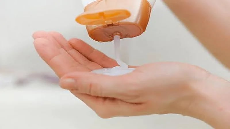 أضرار خطيرة تنتج عن استخدام الشامبو