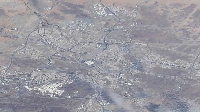 سلطان النيادي ينشر صورة ليوم التروية من محطة الفضاء الدولية