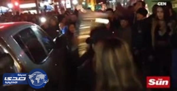 بالفيديو.. زوجة تلقن زوجها الخائن وعشيقته درسا قاسيا