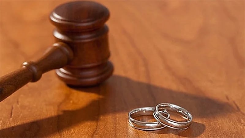 امرأة في دعوى طلاق: اتهمنى بالخيانة بعد 24 سنة زواج