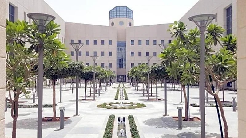 الحضور والانصراف في المدارس عبر بصمة الصوت والوجه والإصبع