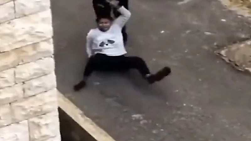 شاهد.. سحل خادمة منزلية في لبنان