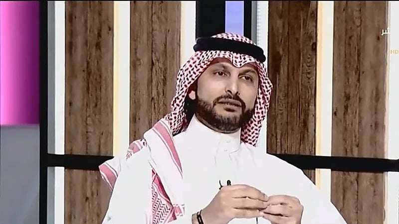 استشاري يكشف حقيقة "عدم الغسل الشعر يوقف التساقط"