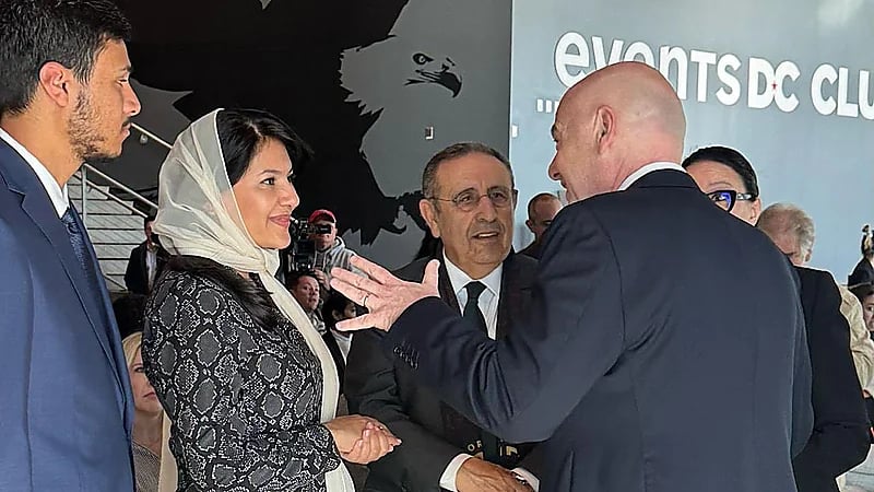 الأميرة ريما تخطف الأنظار بإطلالتها خلال مشاركتها في الاحتفال بإطلاق جولة كأس العالم للأندية.. صور