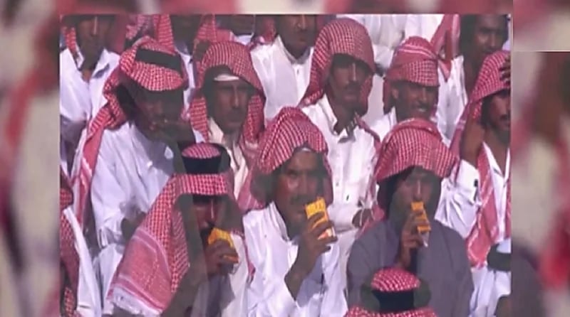 بالفيديو .. قصة صورة قديمة لثلاثة مشجعين في مباراة الهلال قبل 45 عاما