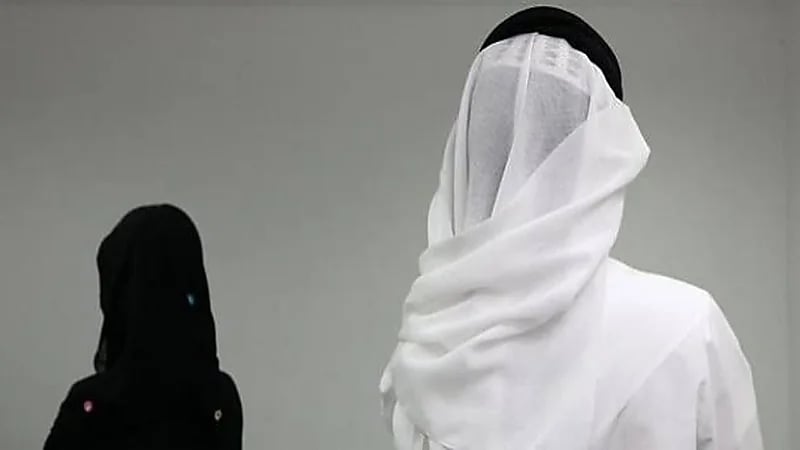 قصة رجل تعرض للضرب من زوجته بسلك كهرباء وحكاية آخر تنمرت عليه زوجته بسبب مرضه _فيديو