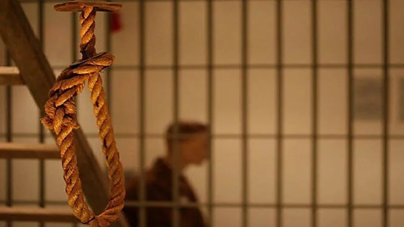 الإعدام لسيدة قتلت زوجها ودفنته في غرفة نومها بمساعدة عشيقها