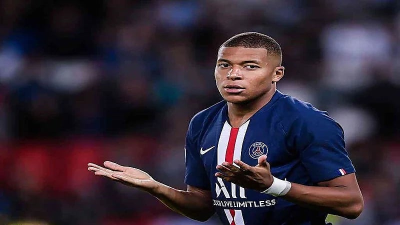 بالفيديو.. صافرة حكم تثير هلع مبابي