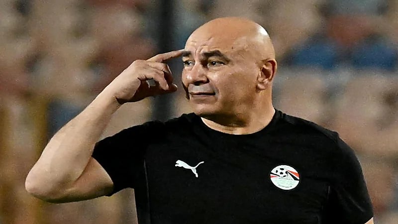 حسام حسن يطلب من لاعب منتخب مصر قص شعره