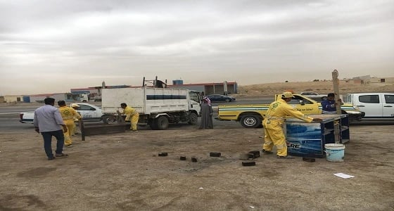 بالصور.. " أمانة الرياض " تزيل 24 كشك بيع شاي مخالفًا للاشتراطات