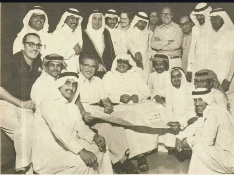 صورة قديمة لمجموعة من موظفي مؤسسة النقد