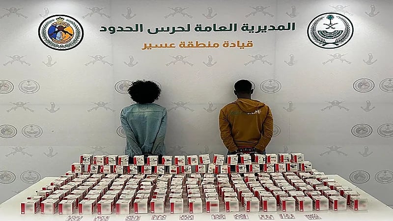 القبض على مخالفين لتهريبهما 37000 قرص خاضع للتداول الطبي.. فيديو