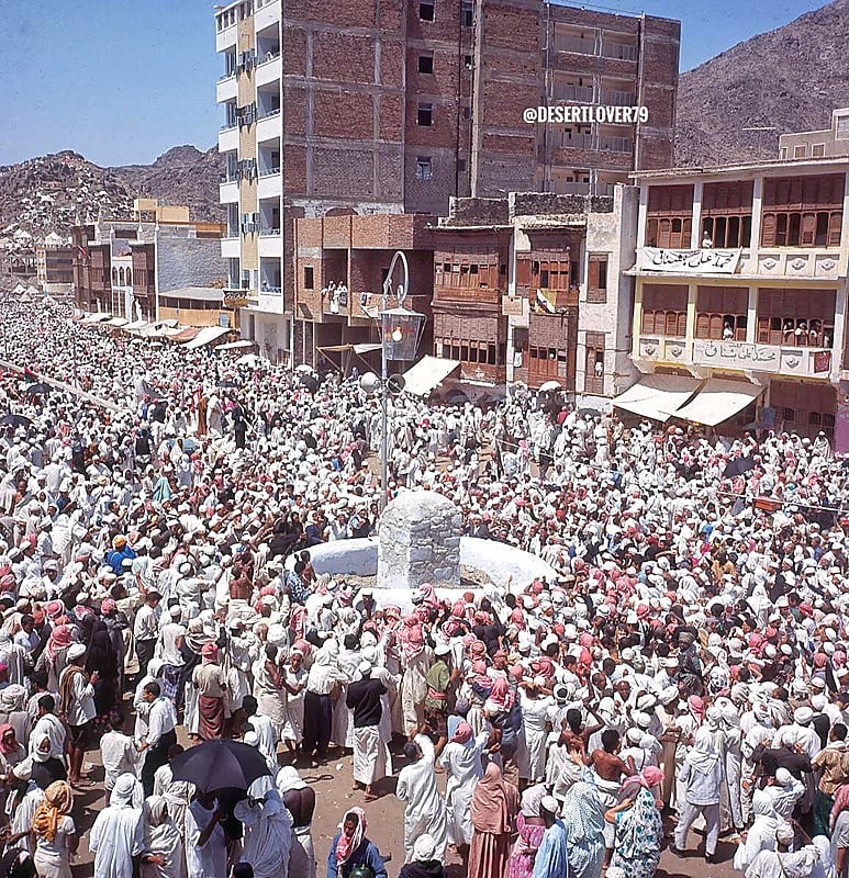 لقطة من رمي الجمرات في الستينيات الميلادية