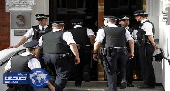 علاقة شرطي بريطاني بطفلة عمرها عشر سنوات تصبح حديث المجتمع الإنجليزي