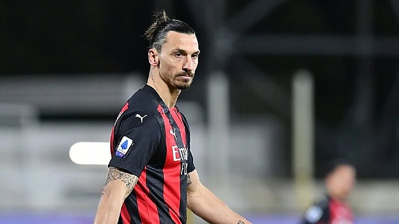 إبراهيموفيتش يتعرض لموقف محرج في الدوري الأوروبي