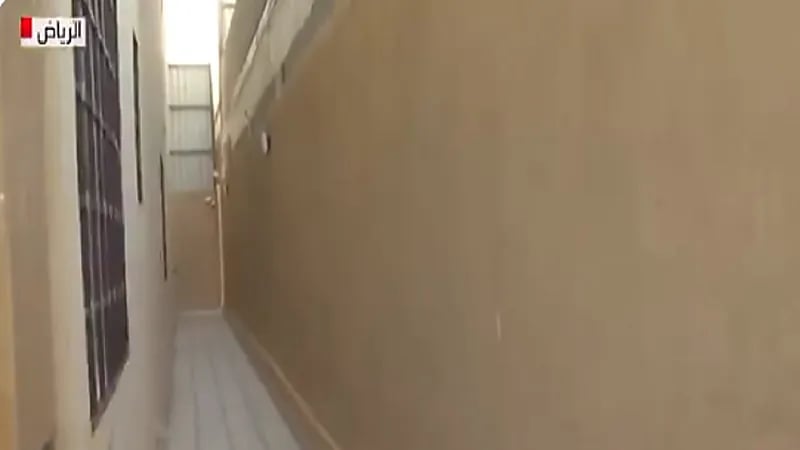 بالفيديو.. مواطن يروي قصته مع أحد الفلل الكرتونية المتضررة بالرياض