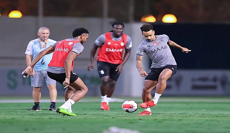 الهلال يجري مرانا اعتياديا استعدادا لمواجهة الشباب "صور"