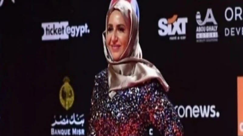 فتاة محجبة تثير الجدل في مهرجان الجونة 