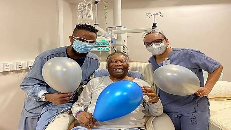 "بيليه" يدعو محبيه للاحتفال باقترابه من المرمى