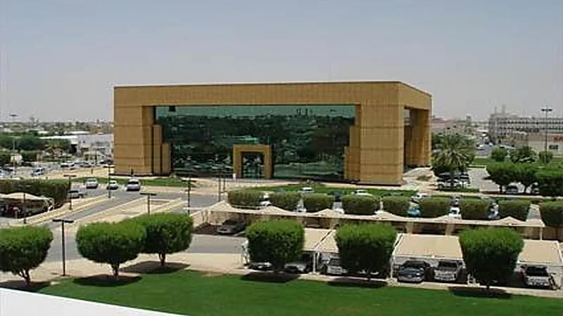 10 وظائف شاغرة للجنسين في بلدية عنيزة