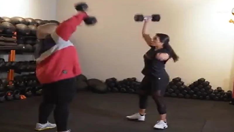 بالفيديو .. قصة فتاة رفعت الأثقال وأبدعت في ريادة الأعمال بالمجال الرياضي