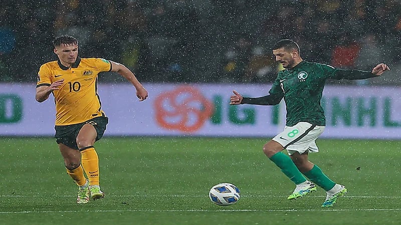 لاعب أسترالي يعتدي على نجم الاتحاد أثناء المباراة