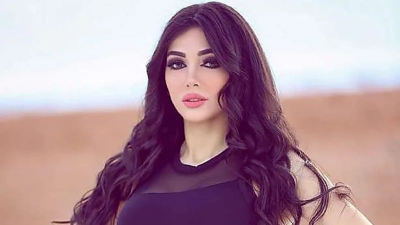 الفنانة "قمر" تلد طفلتها الثانية "دون أب"